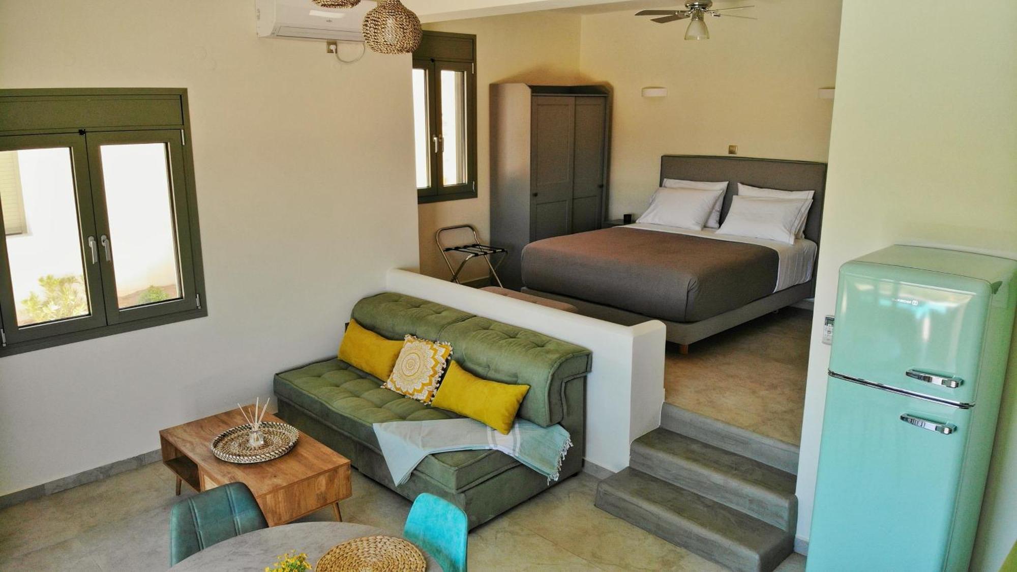 Manifesto Suites Monemvasia Room photo